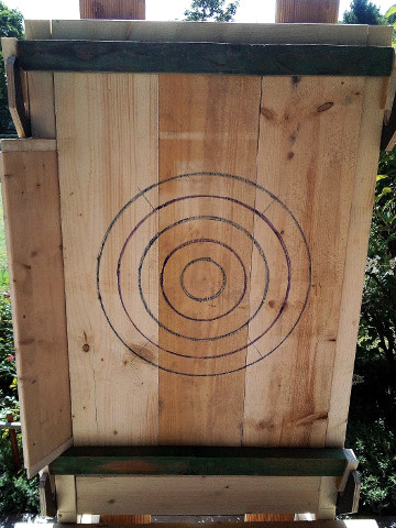 Quick change target with planks mounted, ready for throwing.